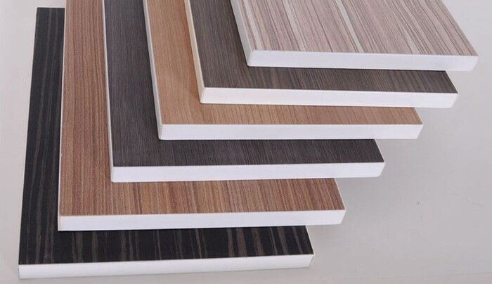 So sánh nhựa Picomat và Composite chi tiết ưu nhược điểm