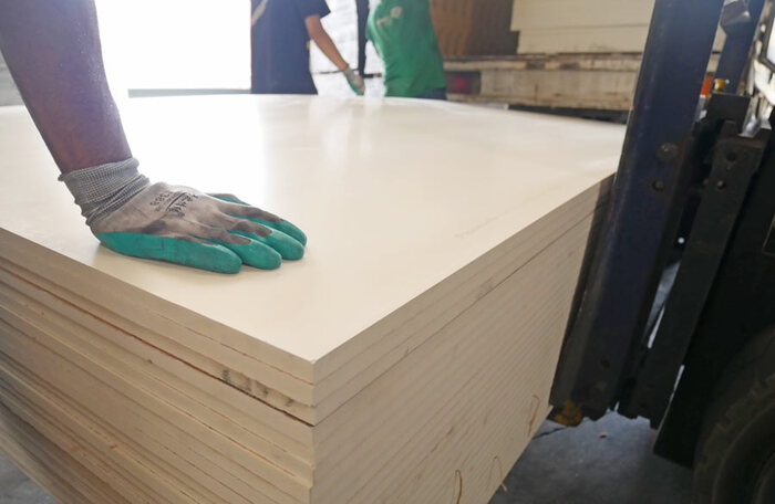 So sánh nhựa Picomat và Composite